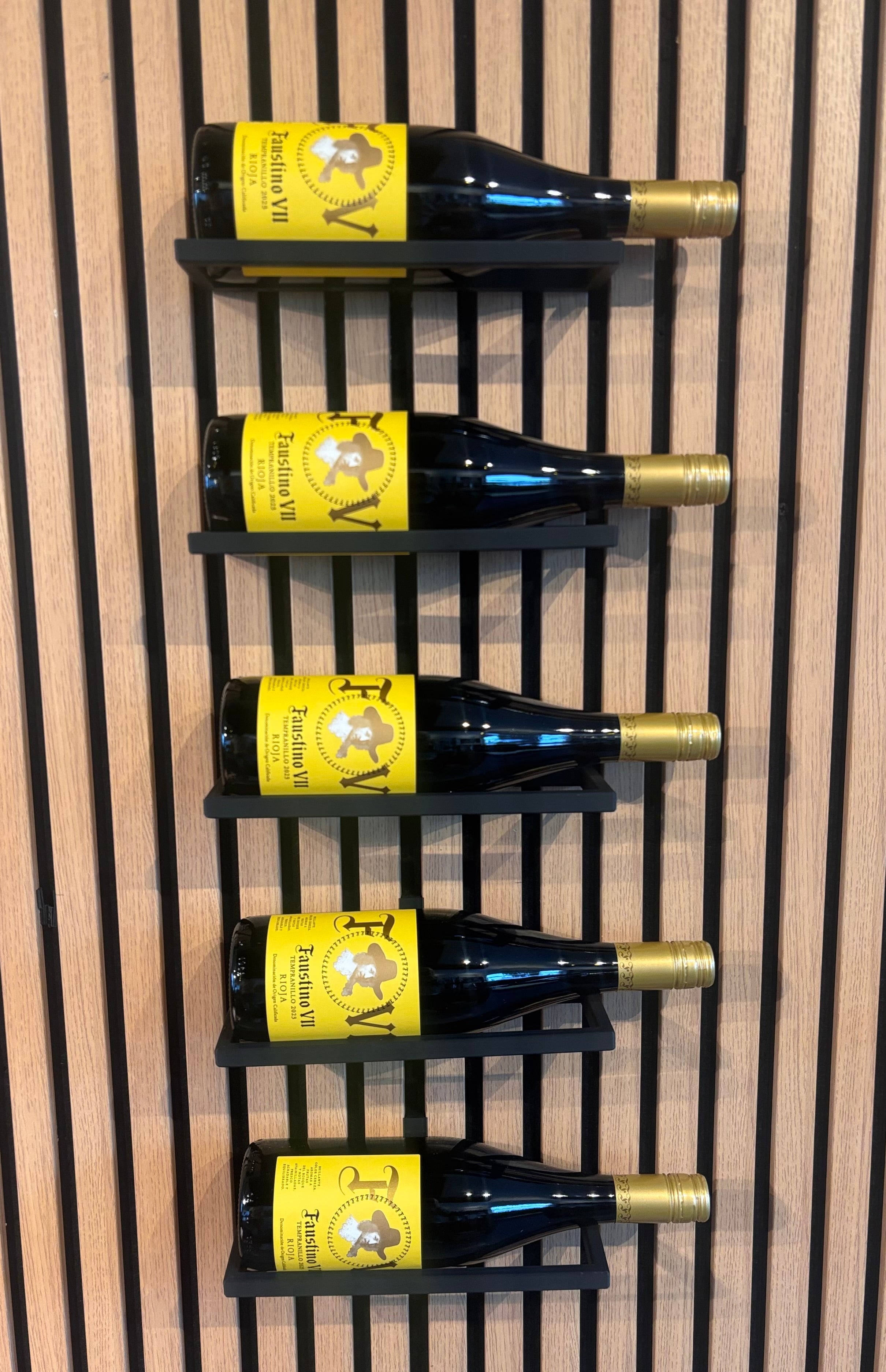 Weinflaschenhalter für Akustikpaneele